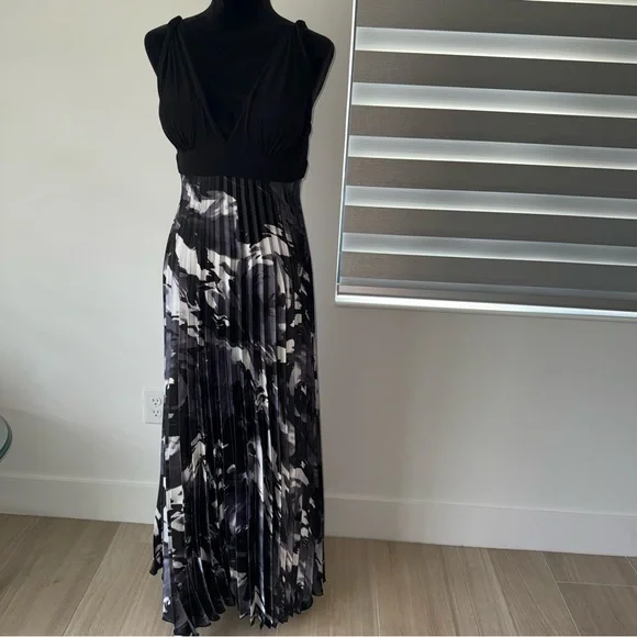 Betsy & Adam Black and White Maxi Formal Dress 12 - Picture 1 of 8